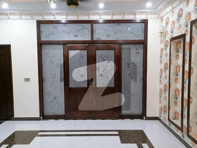 ای ایم ای سوسائٹی لاہور میں 4 کمروں کا 10 مرلہ مکان 1.4 لاکھ میں کرایہ پر دستیاب ہے۔