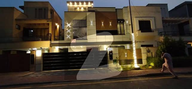 A BEAUTIFUL 10 MARLA HOUSE FOR SALE IN QUAID BLOCK BAHRIA TOWN LAHORE