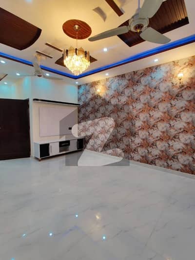 ایڈن بولیوارڈ ہاؤسنگ سکیم کالج روڈ,لاہور میں 3 کمروں کا 5 مرلہ مکان 60.0 ہزار میں کرایہ پر دستیاب ہے۔