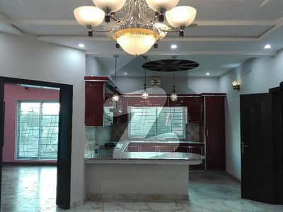 House In Khayaban-e-Amin Sized 5 Marla Is Available
