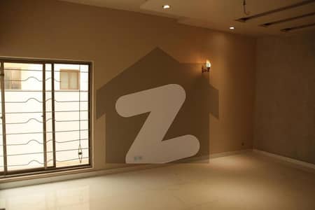 ڈی ایچ اے فیز 5 - بلاک ایل فیز 5,ڈیفنس (ڈی ایچ اے),لاہور میں 7 کمروں کا 1 کنال مکان 11.0 کروڑ میں برائے فروخت۔