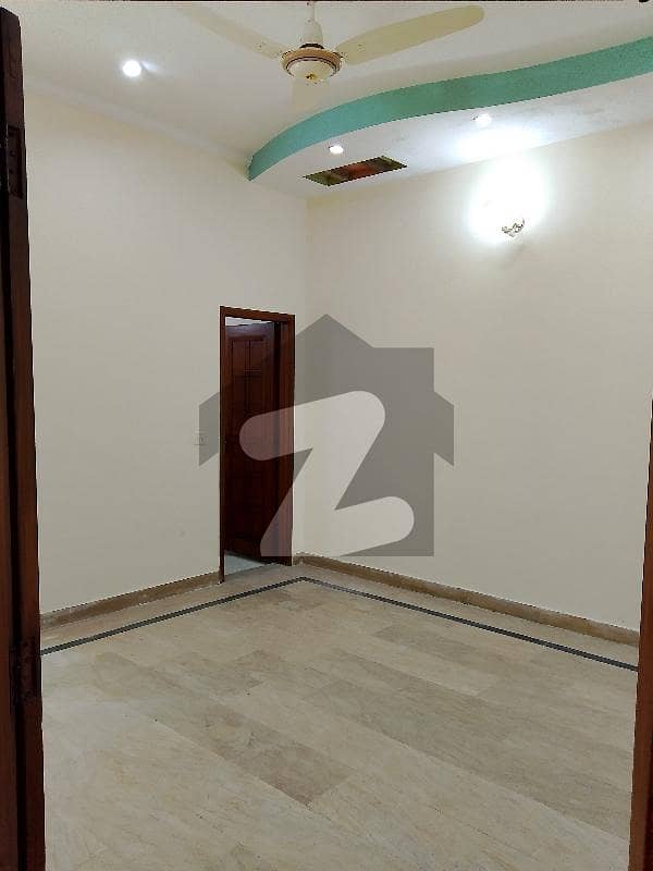 جوہر ٹاؤن فیز 2 - بلاک آر1 جوہر ٹاؤن فیز 2,جوہر ٹاؤن,لاہور میں 3 کمروں کا 4 مرلہ مکان 60.0 ہزار میں کرایہ پر دستیاب ہے۔