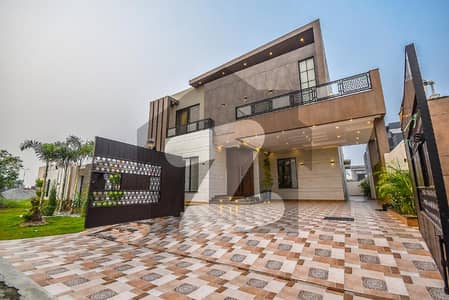 FACING PARK MODERN HOUSE WITH BASEMENT TOP LOCATION DHA 8 LAHORE