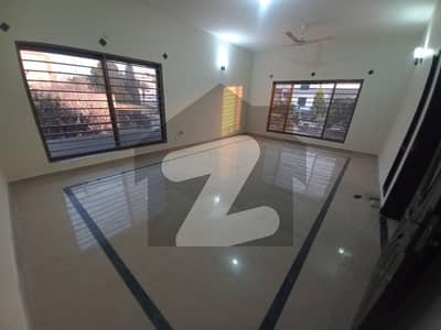 Investor Rate 9 Bed 1 Kanal Triple Unit House For Sale On A Very Prime Location