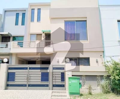 5 MARLA BEAUTIFUL HOUSE FOR SALE HOT LOCATION OF GARDENIA BLOCK SECTOR C BAHRIA TOWN LAHORE