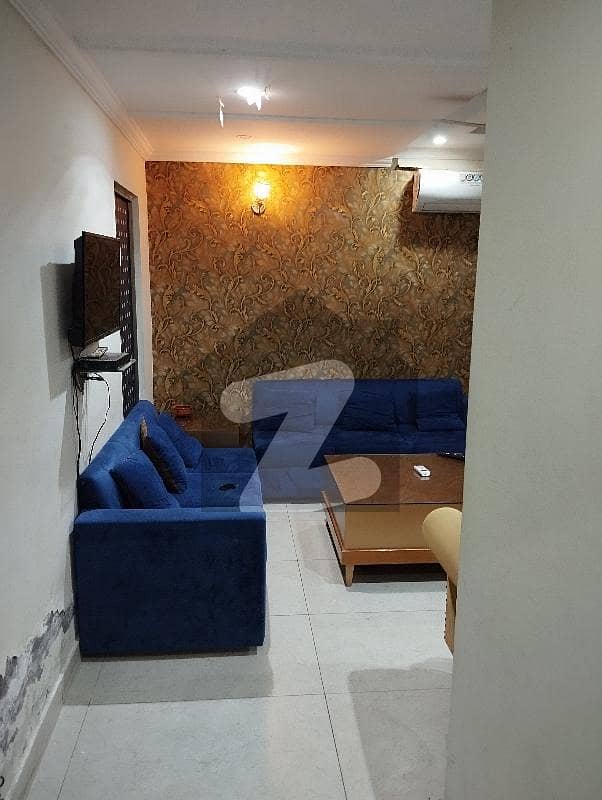 1 BED FULLY LUXURY AND FULLY FURNISH IDEAL LOCATION EXCELLENT FLAT FOR RENT IN BAHRIA TOWN LAHORE