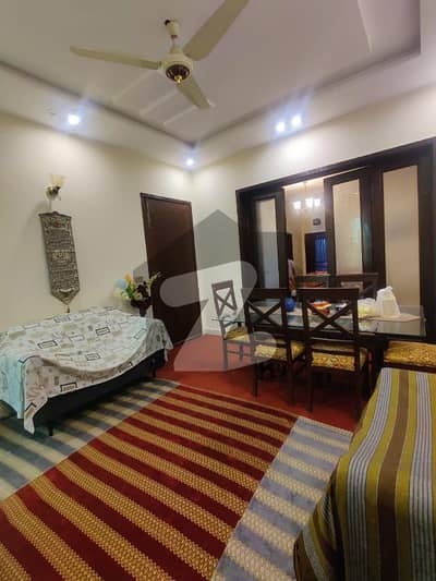 جوبلی ٹاؤن لاہور میں 6 کمروں کا 10 مرلہ مکان 2.7 کروڑ میں برائے فروخت۔