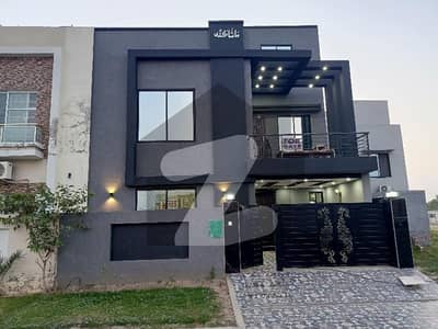 5MARLA STYLISH HOUSE FOR SALE IN PRIME LOCATION OF BAHRIA ORCHARD LAHORE.