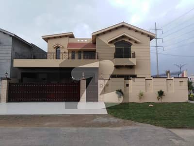 17 Marla Brig House For Sale Near To Park In Askari-10 Sector-F