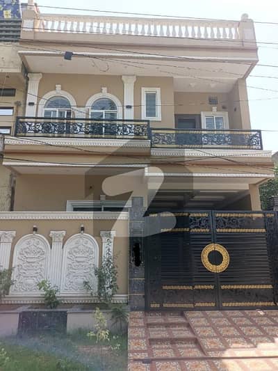 جوہر ٹاؤن فیز 2 جوہر ٹاؤن,لاہور میں 5 کمروں کا 5 مرلہ مکان 3.1 کروڑ میں برائے فروخت۔