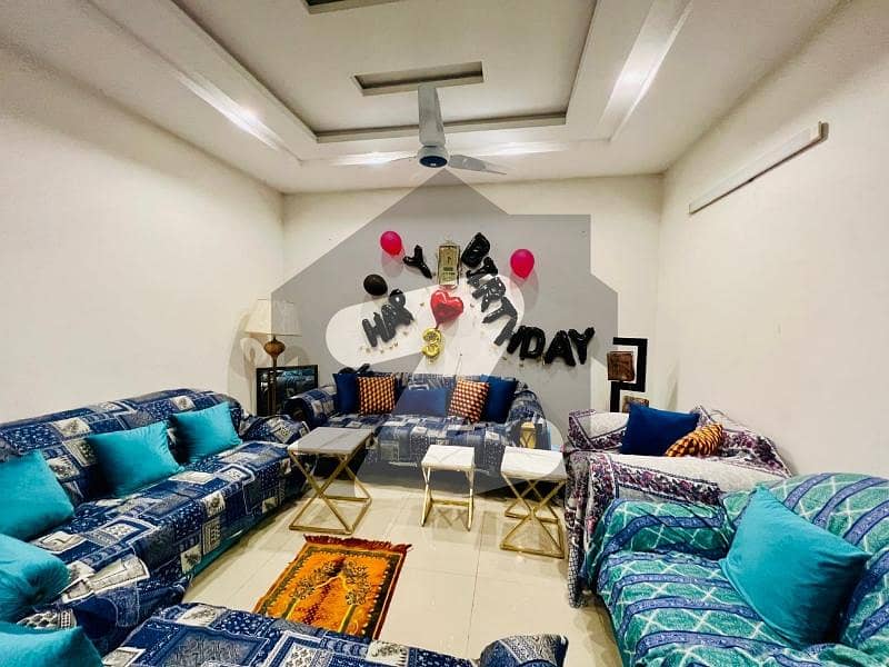 کینال گارڈن ۔ بلاک ای کینال گارڈن,لاہور میں 5 کمروں کا 10 مرلہ مکان 3.25 کروڑ میں برائے فروخت۔