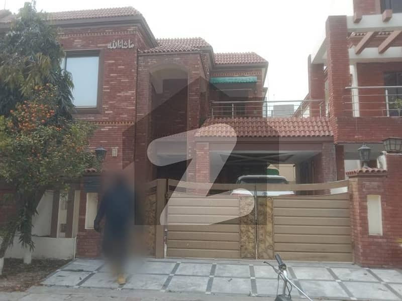 10 MARLA LIKE NEW USED HOUSE FOR SALE BAHRIA TOWN LAHORE NEW SHAHEEN BLCOK