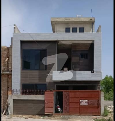 تاج ریزیڈینشیا - گارڈنیا بلاک تاج ریزیڈنسیا,راولپنڈی میں 4 کمروں کا 5 مرلہ مکان 2.7 کروڑ میں برائے فروخت۔