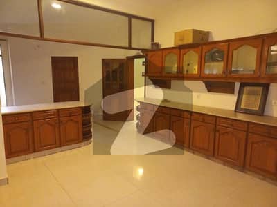 2 KANAL HOUSE IS AVAILABLE FOR SALE IN GARDEN TOWN