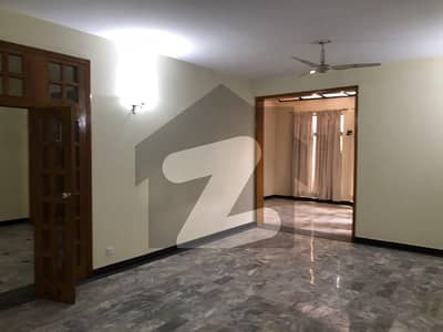 12 MARLA 4 BEDROOM HOUSE AVAILABLE FOR RENT