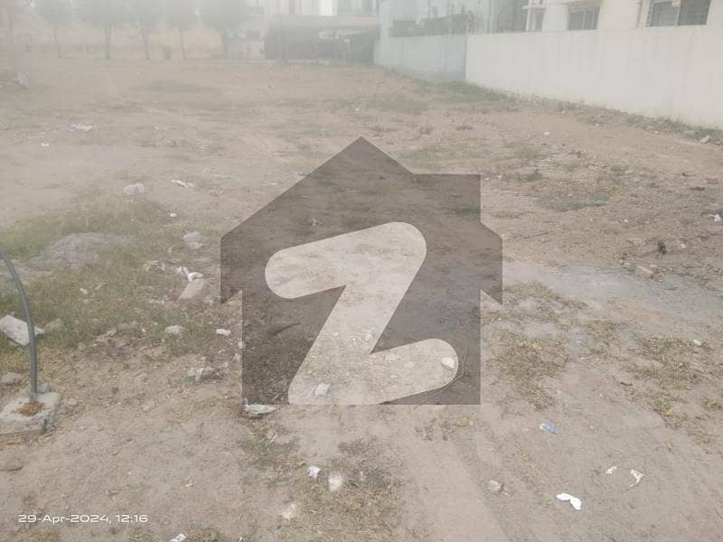 Plot for sale Overse. B. Extension. main boulevard paid posission paid utility paid. 175 lakh