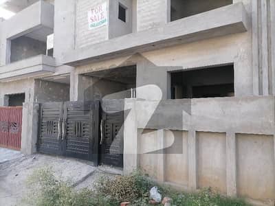 Grey Structure 5 Marla House Available In Green City For Sale