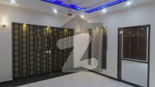 ڈی ایچ اے 9 ٹاؤن ڈیفنس (ڈی ایچ اے),لاہور میں 3 کمروں کا 5 مرلہ مکان 2.5 کروڑ میں برائے فروخت۔