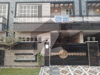 Ideally Located House Of 5 Marla Is Available For sale In Green City