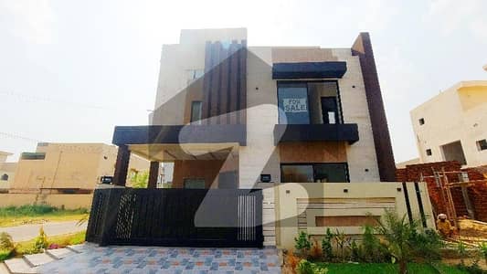 بینکرس ایوینیو کوآپریٹو ہاؤسنگ سوسائٹی لاہور میں 6 کمروں کا 9 مرلہ مکان 3.4 کروڑ میں برائے فروخت۔
