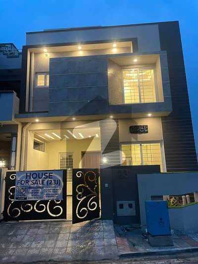 Elegance With Style: Triple Storey 6 Marla Designer Built House Ready For Possession