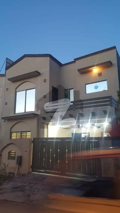 7 Marla Single Unit House, 4 Bed Room With Attached Bath, Drawing Dinning Kitchen TV Lounge Servant Quarter