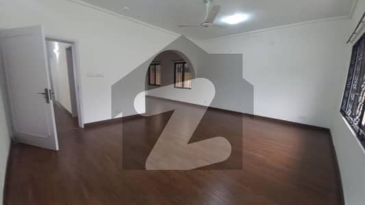 500 Sq/Yd 5 Bedroom Old House For Sale In F-7, Islamabad.