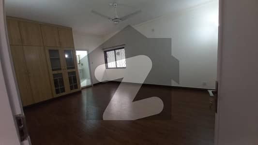 533 Sq/Yd 5 Bedroom House For Sale In F-7, Islamabad.
