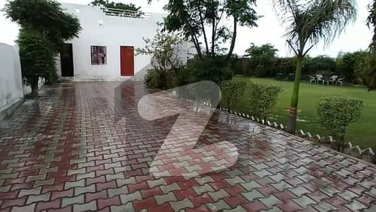 گلبرگ لاہور میں 7 کمروں کا 1 کنال مکان 8.0 لاکھ میں کرایہ پر دستیاب ہے۔