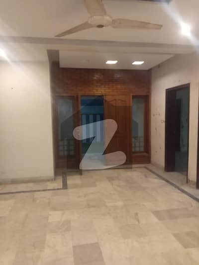 گلبرگ لاہور میں 6 کمروں کا 2 کنال مکان 6.0 لاکھ میں کرایہ پر دستیاب ہے۔