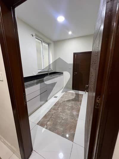 پیراگون سٹی - امپیریل بلاک پیراگون سٹی,لاہور میں 4 کمروں کا 10 مرلہ مکان 3.5 کروڑ میں برائے فروخت۔