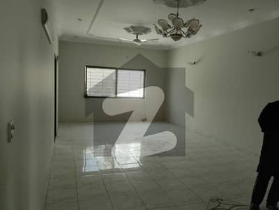 ڈی ایچ اے ڈیفینس کراچی میں 3 کمروں کا 1 کنال بالائی پورشن 1.5 لاکھ میں کرایہ پر دستیاب ہے۔