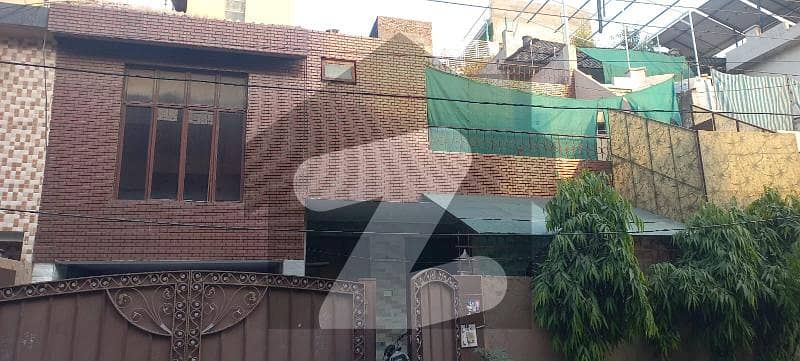 Ideal Deal !! 10 Marla Beautiful House with 4 Bedrooms For Sale in Iqbal Town - Kamran Block |