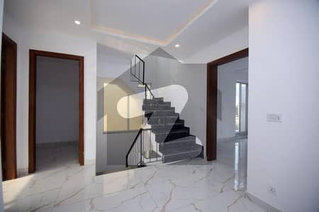 10 Marla Brand New 5,th Floor Luxury Apartment For Rent In Askari 11