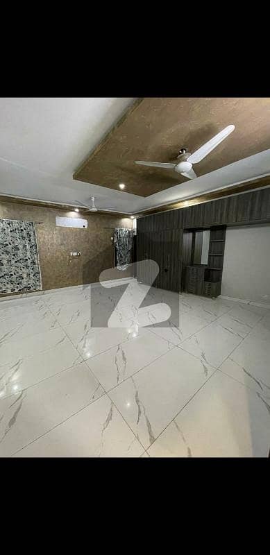 paint house corner with roof 240 gaz Third floor 60 ft road paint house corner with roof 240 gaz Third floor 60 ft road