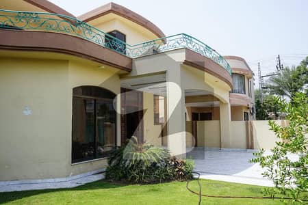 5 Beds Exquisite 1 Kanal House for Rent in Phase 4 DHA Lahore