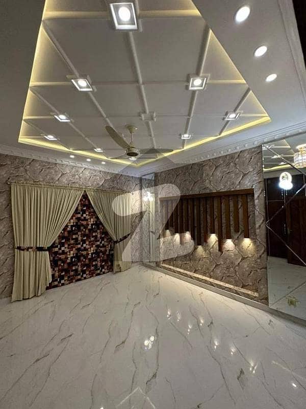 بحریہ ٹاؤن جاسمین بلاک بحریہ ٹاؤن سیکٹر سی,بحریہ ٹاؤن,لاہور میں 5 کمروں کا 10 مرلہ مکان 1.05 لاکھ میں کرایہ پر دستیاب ہے۔