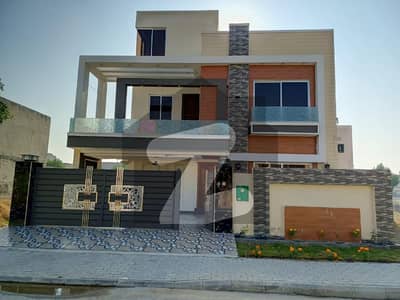 10 MARLA HOUSE FOR SALE AT PRIME LOCATION OF CENTRAL BLOCK BAHRIA ORCHARD LAHORE