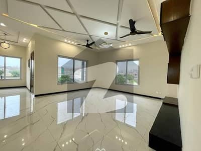 1 Kanal Designer Luxurious Portion Available for Rent in Phase 8