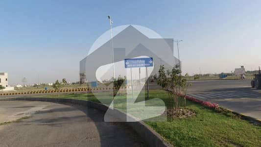 ڈی ایچ اے فیز 7 - بلاک کیو فیز 7,ڈیفنس (ڈی ایچ اے),لاہور میں 1 کنال رہائشی پلاٹ 3.55 کروڑ میں برائے فروخت۔