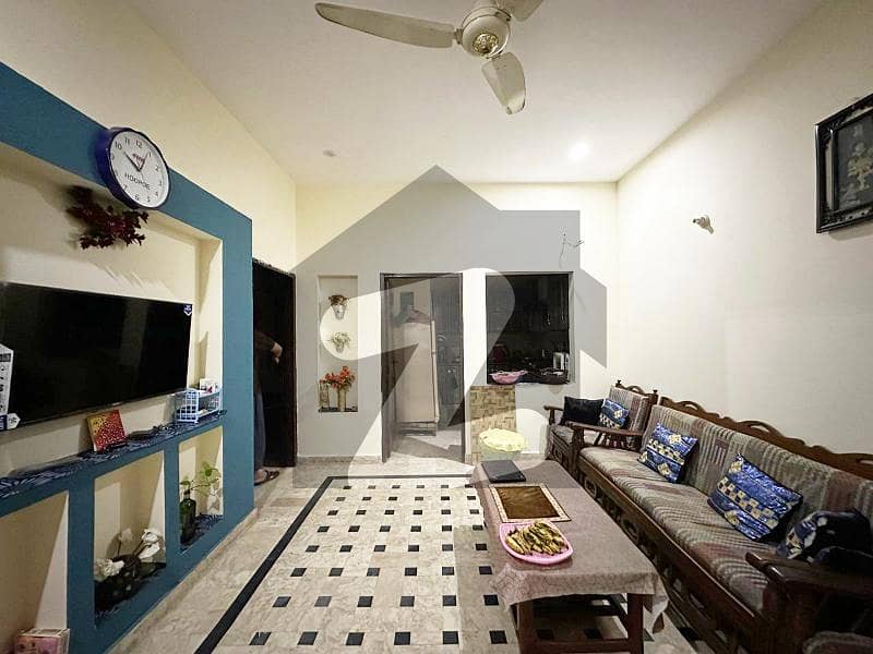 جوہر ٹاؤن لاہور میں 5 کمروں کا 5 مرلہ مکان 2.25 کروڑ میں برائے فروخت۔