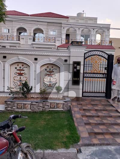 17 MARLA LUXURY BRAND NEW HOUSE AVAILABLE FOR SALE IN REVENUE CORPORATE HOUSING SCHEME LAHORE