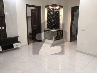 پی آئی اے ہاؤسنگ سکیم لاہور میں 6 کمروں کا 10 مرلہ مکان 4.55 کروڑ میں برائے فروخت۔