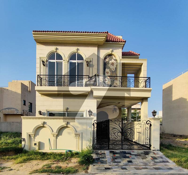 5-Marla Brand New Facing Park With Panoramic View Italian Villa For Sale In DHA