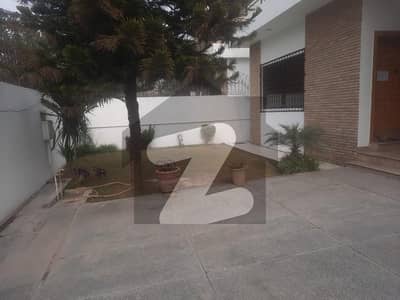 AN OLD HOUSE 1244 SQYRDS/ DOUBLE ROAD/ F-7/3 IS AVAILABLE FOR SALE