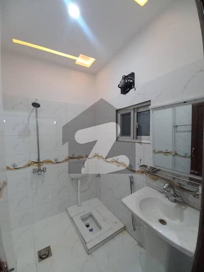 ایل ڈی اے ایوینیو ۔ بلاک جے ایل ڈی اے ایوینیو,لاہور میں 5 کمروں کا 10 مرلہ مکان 2.75 کروڑ میں برائے فروخت۔