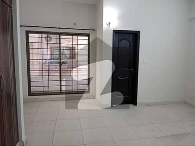 12 MARLA LIKE BRAND NEW WITH 4 BED ROOM APARTMENT AVIALABLE FOR RENT