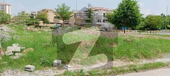 D H A Phase 2, Top Class 10 Marla Plot For Sale , Ideal Location Level Plot