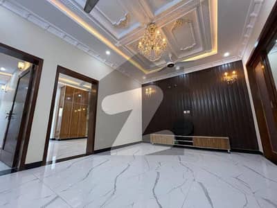بحریہ ٹاؤن سیکٹر B بحریہ ٹاؤن,لاہور میں 5 کمروں کا 8 مرلہ مکان 3.0 کروڑ میں برائے فروخت۔