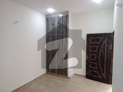 2.5 Marla 2ND FLoor Available for Rent (Near Supertown)